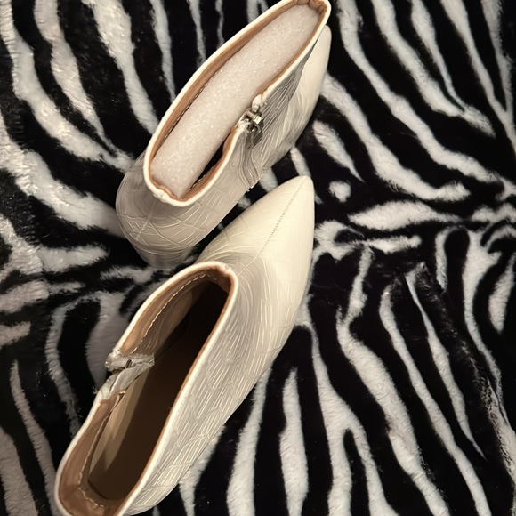 👠👠 WHITE ANKLE BOOTS - Picture 7 of 11